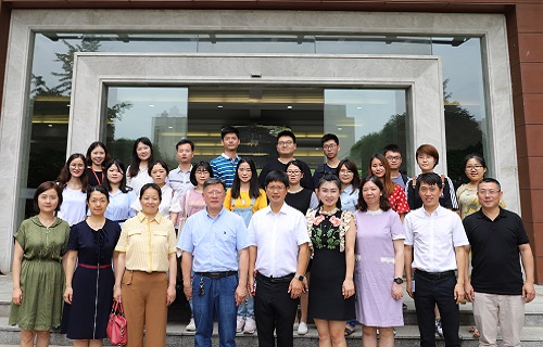 中南湘雅公卫学院获“三诺奖学金”学生参观三诺生物