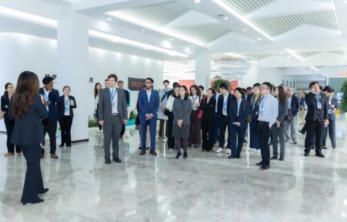 中美青年卫生健康对话代表团参访三诺 共促慢病管理创新与青年国际合作